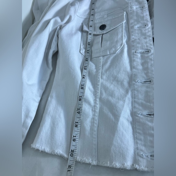 Kut from the Kloth Kara Fray Hem White Denim Jacket Size Small NWT - Picture 7 of 12